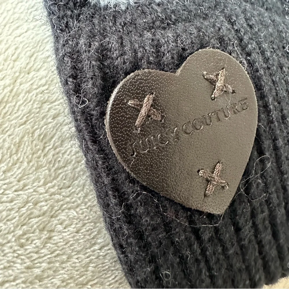 Juicy Couture Black and Gray Chevron Knit Fingerless Gloves Mittens